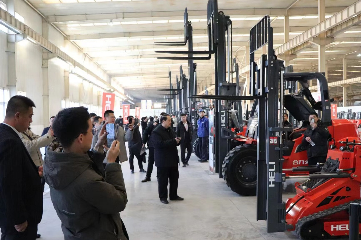 開辦“合力親一家 共創(chuàng)贏未來”主題營銷暨產(chǎn)品推介會.png