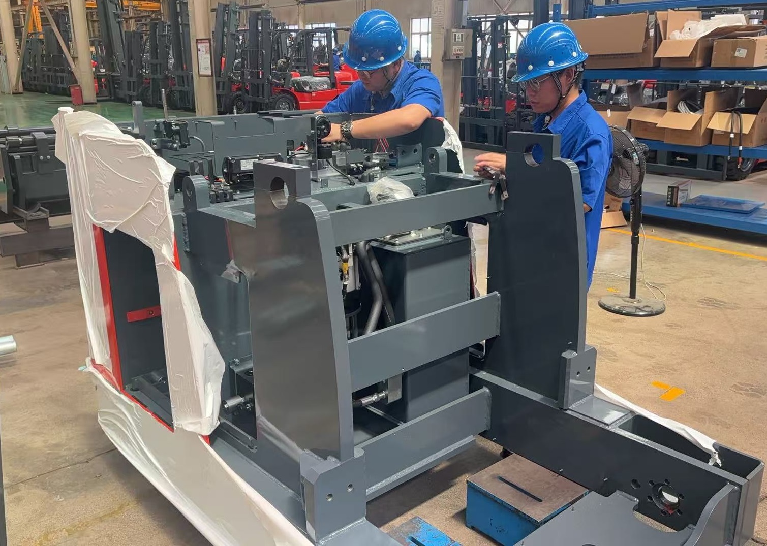 圖2 站架式人下行三向車車架焊接、裝配指導(dǎo) 左2圖.jpg