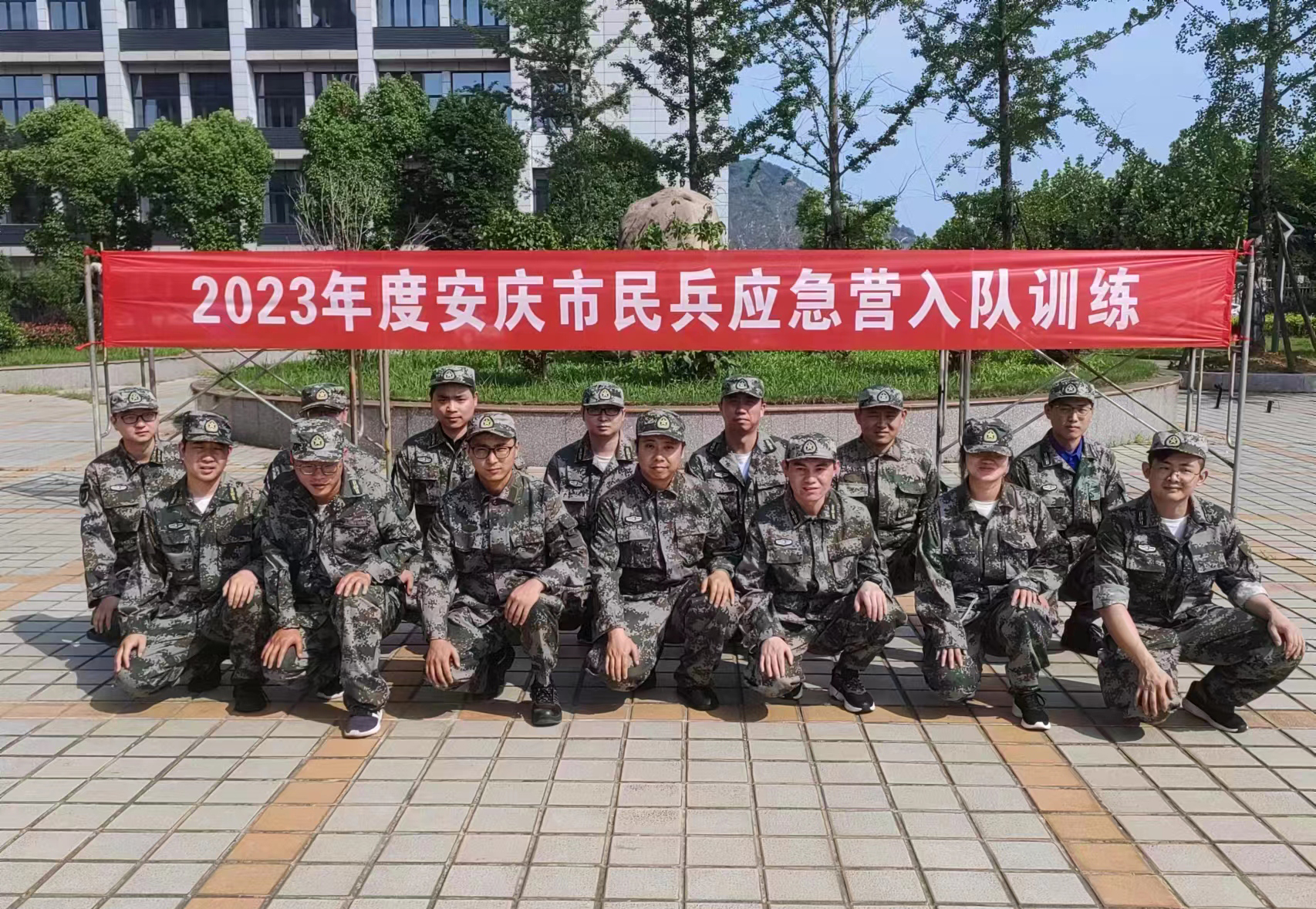 聯(lián)動(dòng)屬具、安慶車(chē)橋民兵班入隊(duì)訓(xùn)練合影.jpg